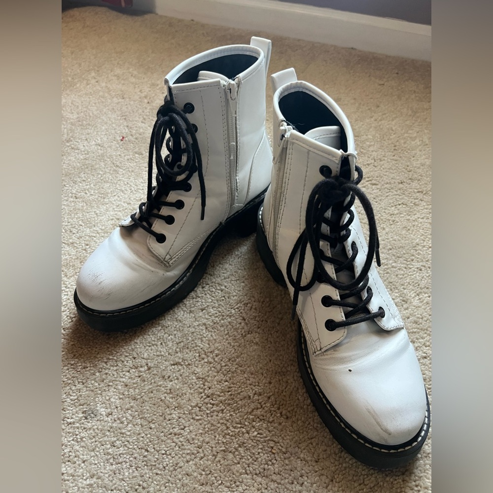 MADDEN GIRL Women's Size 7.5 White Combat Boots